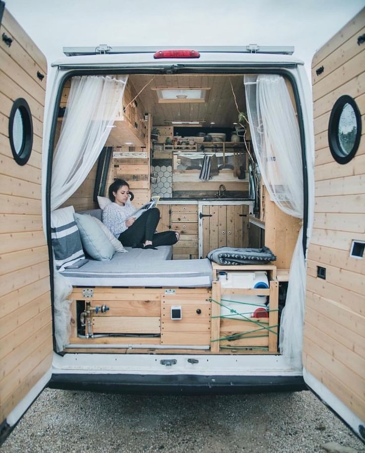 Cómo camperizar furgoneta sin homologar: ideas y precios